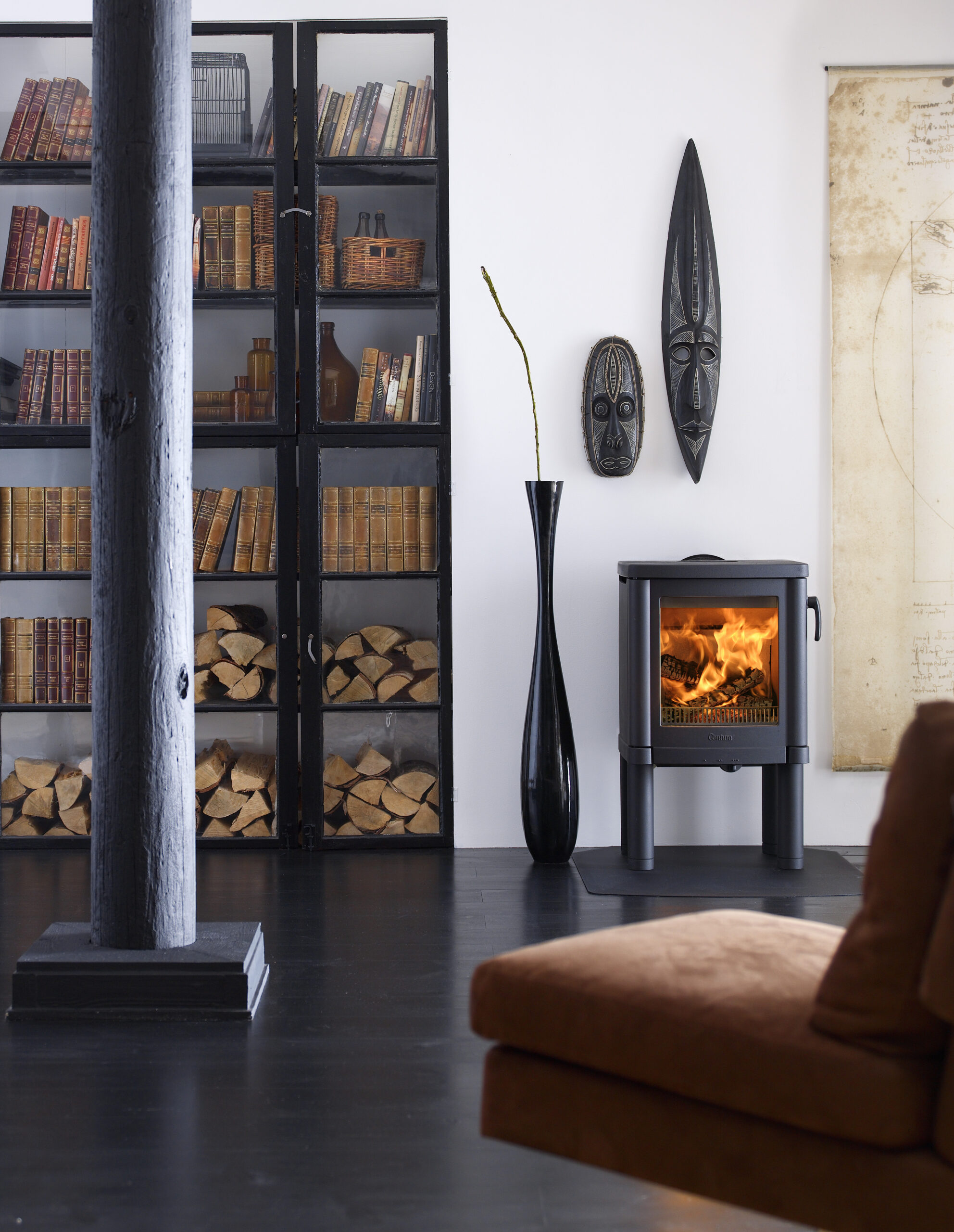 contura-51-black-potrait