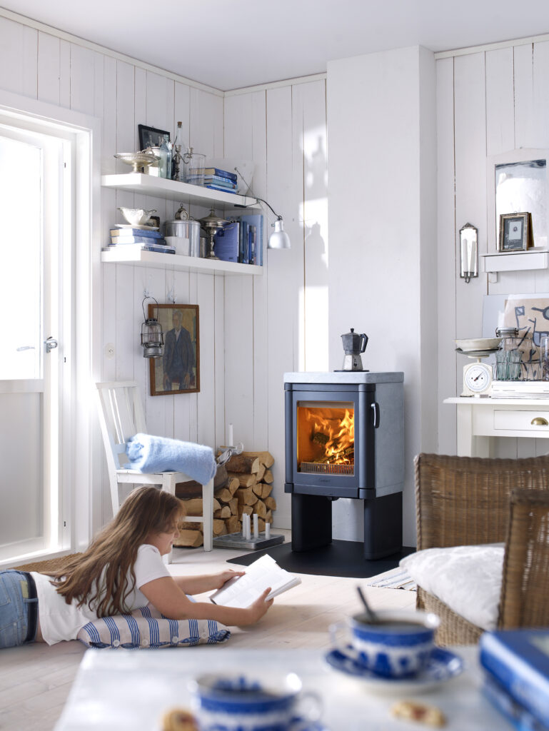 contura-52t-black-portrait