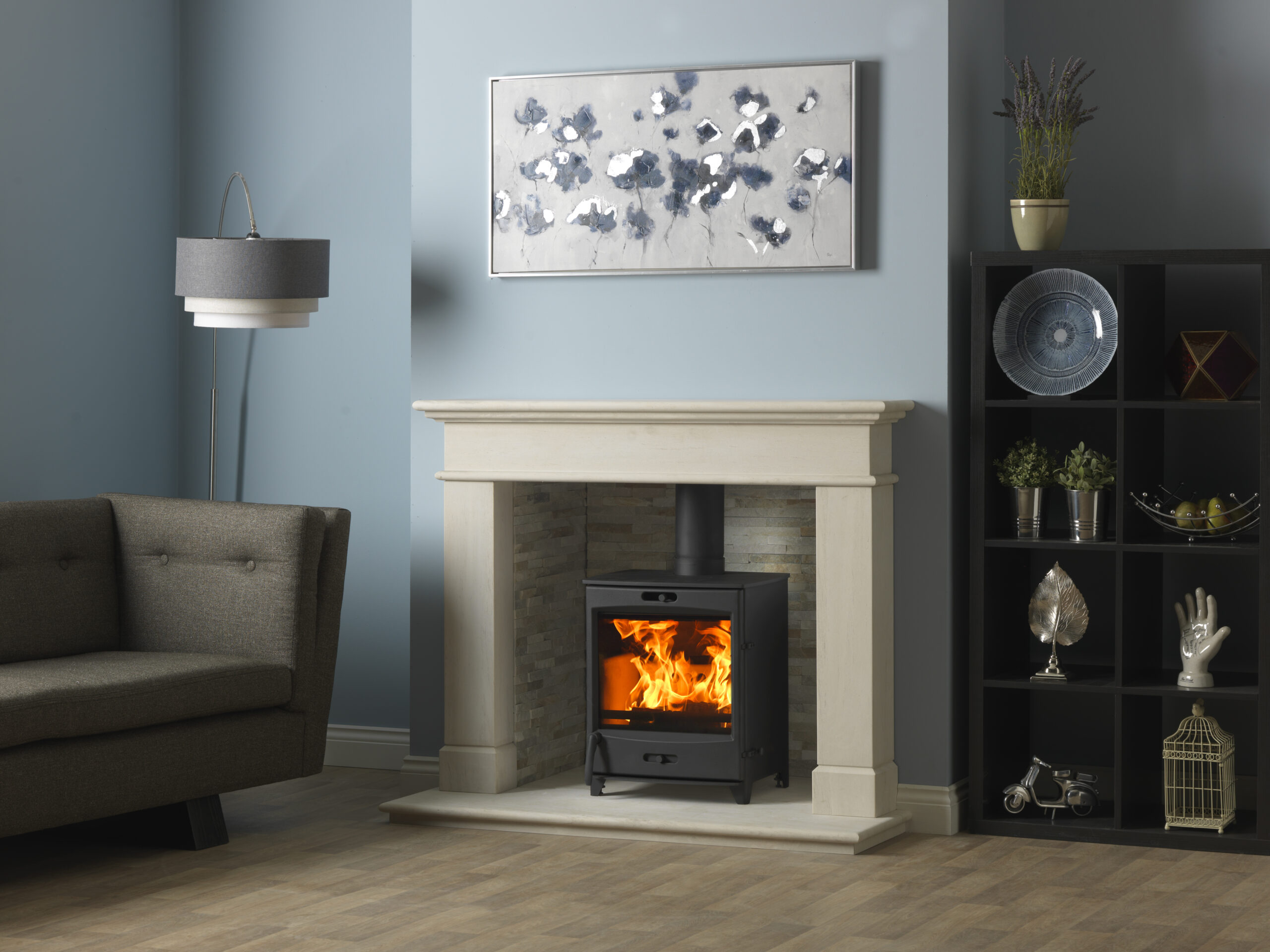 Fireline-FQ8-in-Balmoral-Surround-with-Rustic-Brick-Liners-scaled
