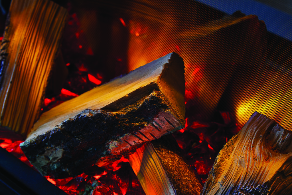 Polaris 840e Quartered Split Logs Fuel Bed Close Up