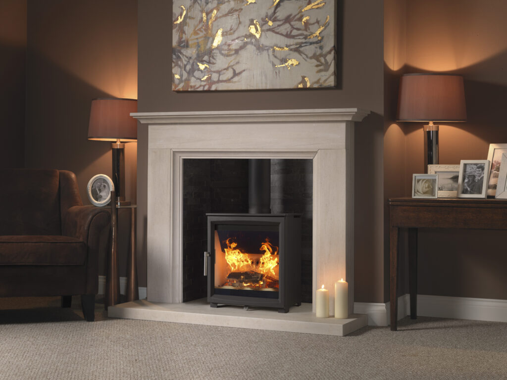 Woodtec-5kW-Wide-in-Aylesbury-Surround-with-Grey-Slate-Liners-scaled